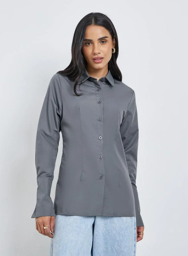 ستايلي قميص بياقة واسعة بأزرار صلبة