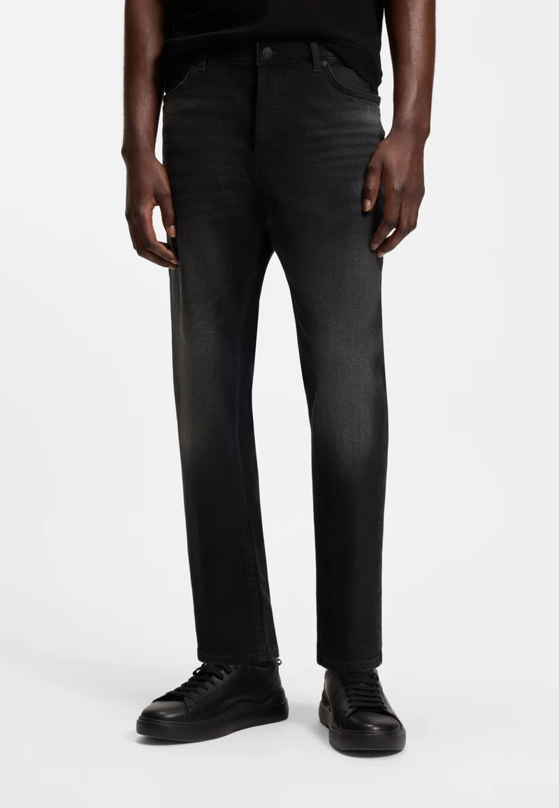 هوجو جينز بقصة مدببة من قماش الدينم الأسود المطاطي