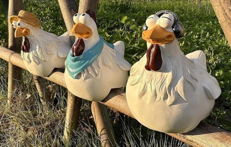 Euiroet Farm Chicken Decorations Garden Sculpture hicken Fence Decoration Funny Sculpture Chicken Decorations for Home Garden Stairs, Farm, Patio, Backyard, Resin Craft Chicken Wiht Garden Figurine Statue - Image 2