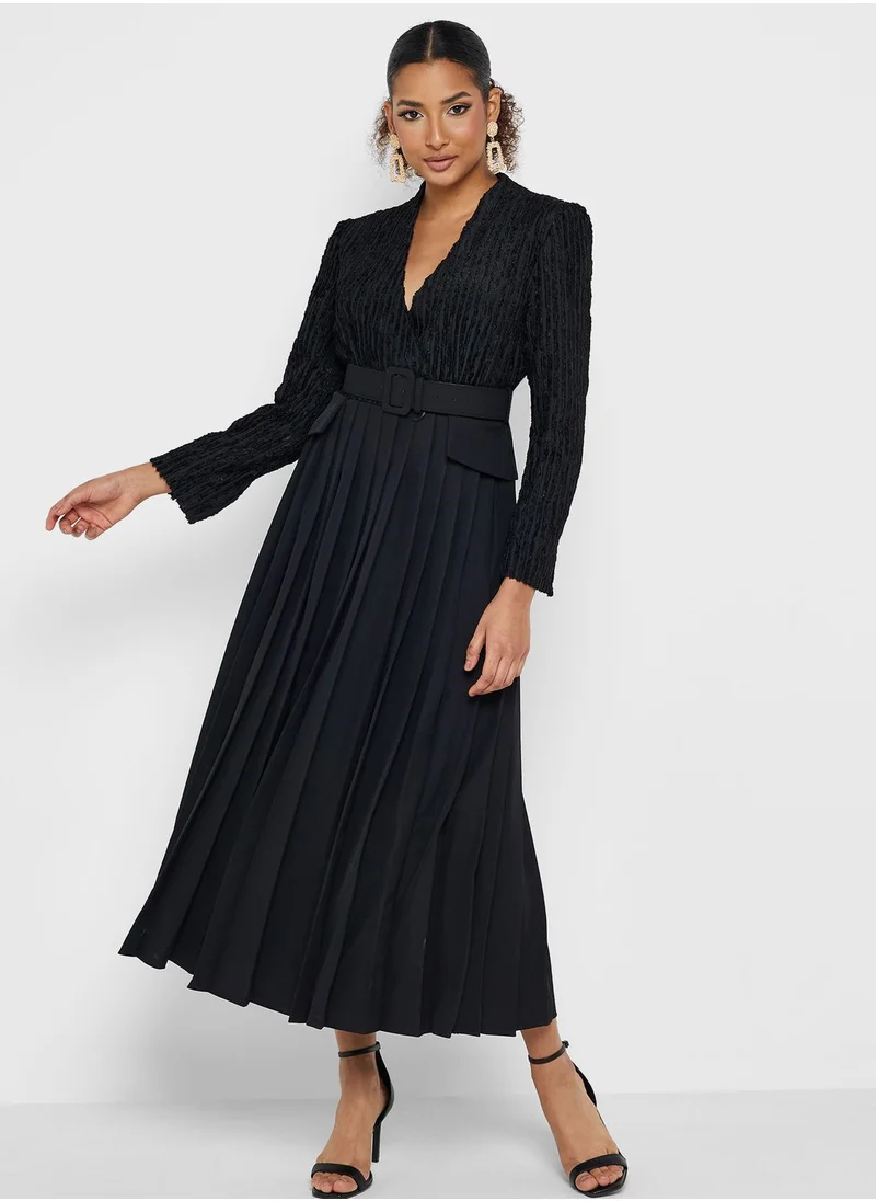 مونتانيا Surplice Neck Pleated Belted Dress