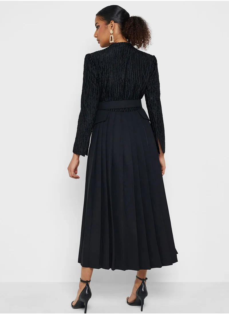 مونتانيا Surplice Neck Pleated Belted Dress