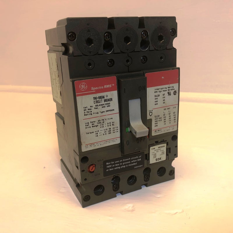 جنرال إلكتريك GESELA36AI0060 GE SELA36AI0060 3P600V60A CB أسود