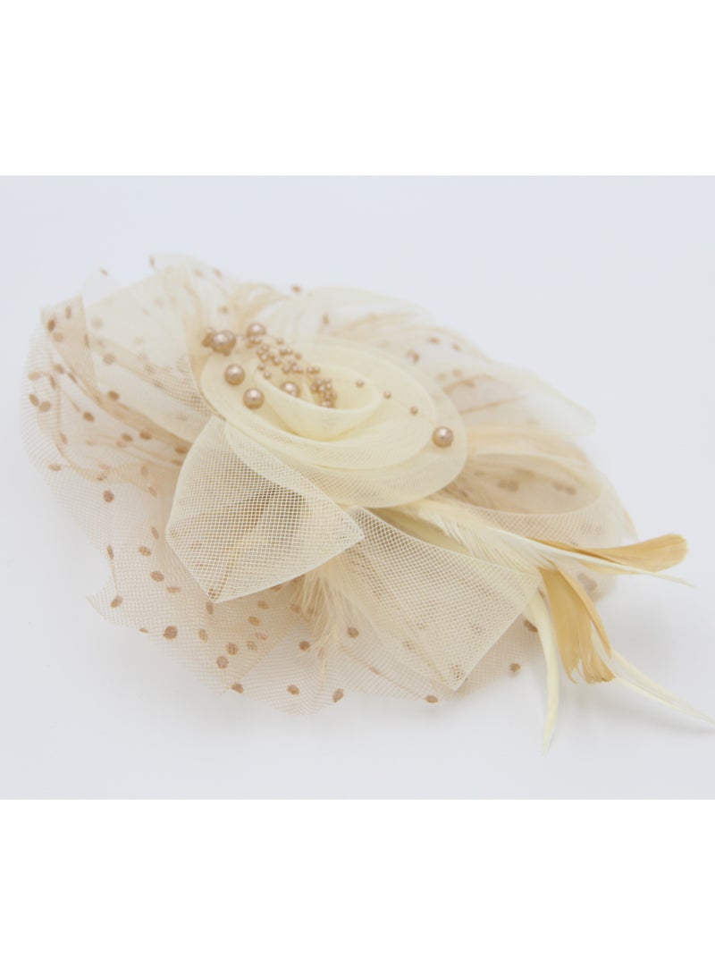 دىدانيالا قبعة دانييلا موناليزا للنساء لحفلات الشاي مع مشبك وشبكة وريش - بيج مع بني - Image 4