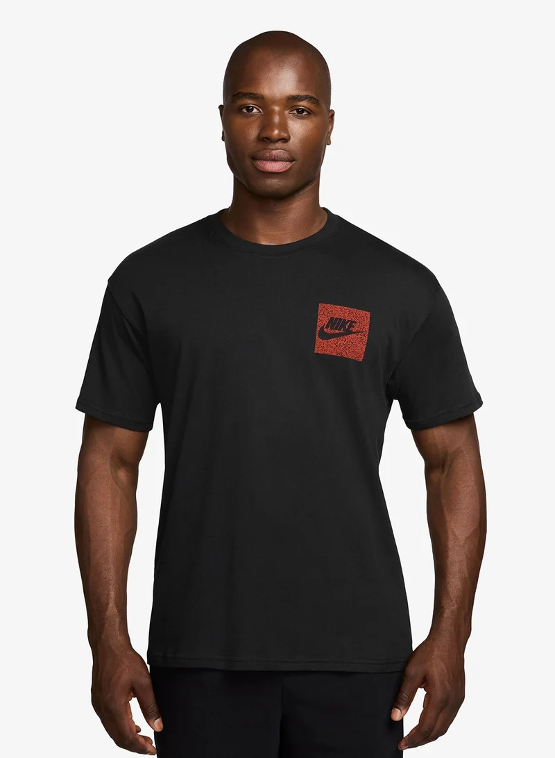 نايكي تيشيرت أسبري اتش سي لايف ستايل