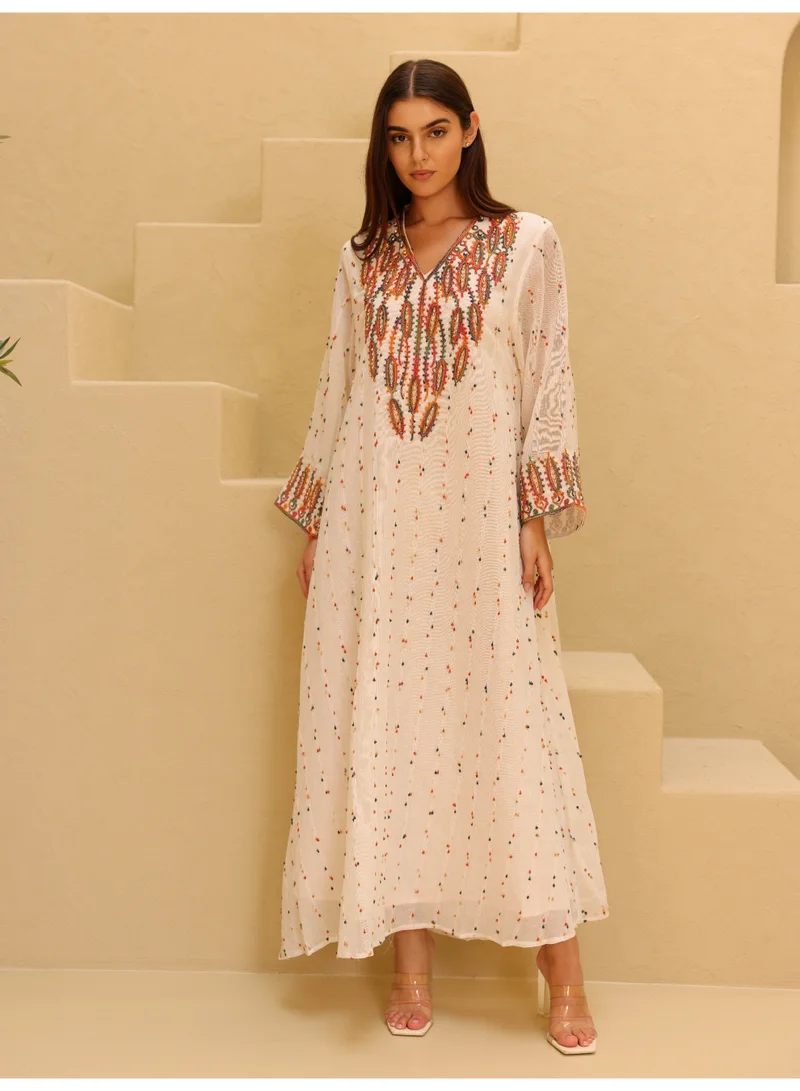 اكسا جلابية مطبوعة ومطرزة بألوان زاهية