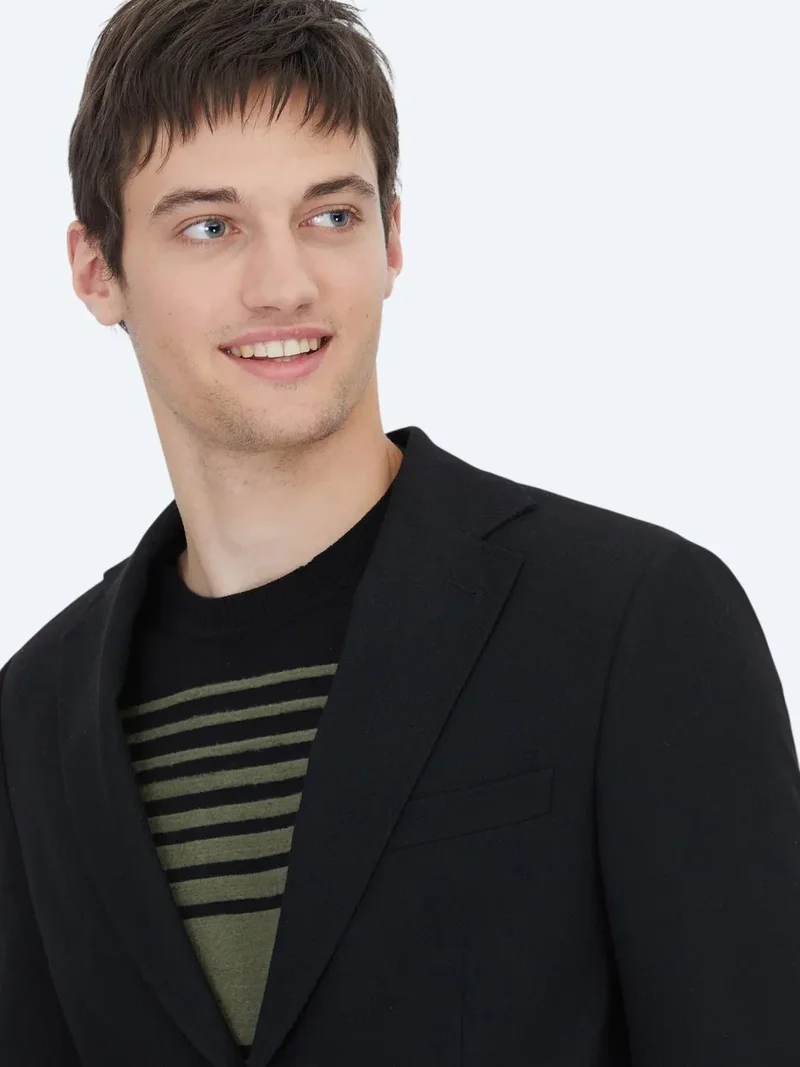 كيب سترة سوداء