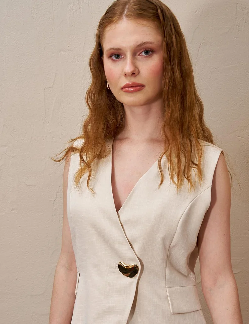 Kayra Metal Accessory Detailed Two Piece Suit Cream