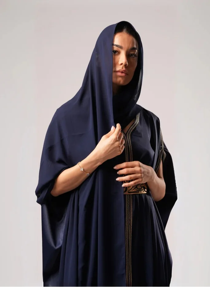 مايسون_ارابيلا شال أزرق