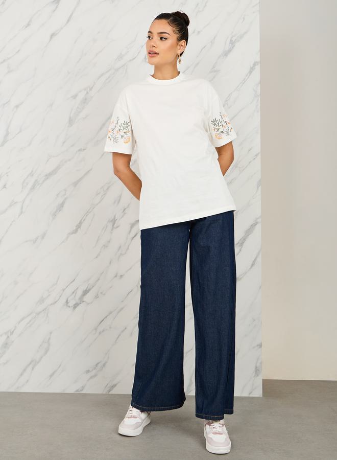 Styli Oversized Embroidered Round Neck Longline T-shirt  - Image 2