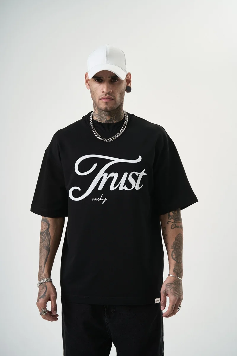 ريسباير تي شيرت رجالي مقاس كبير (Oversize) مطبوع عليه "Trust"، أسود