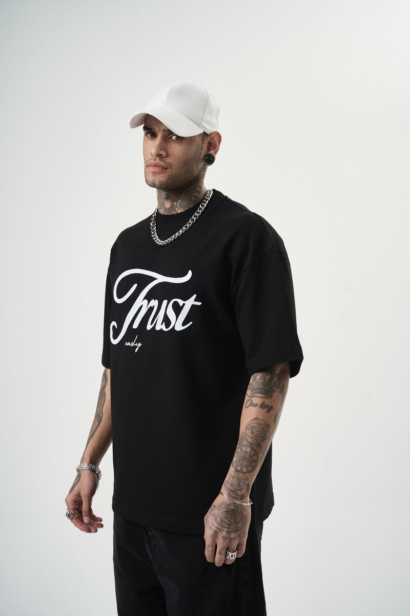 ريسباير تي شيرت رجالي مقاس كبير (Oversize) مطبوع عليه "Trust"، أسود - Image 1