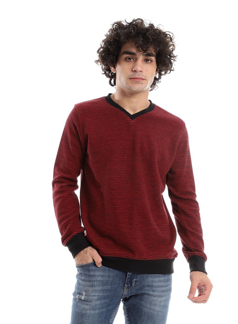 سيزار سويت شيرت رجالي مقلم برقبة علي شكل سبعة - Image 1