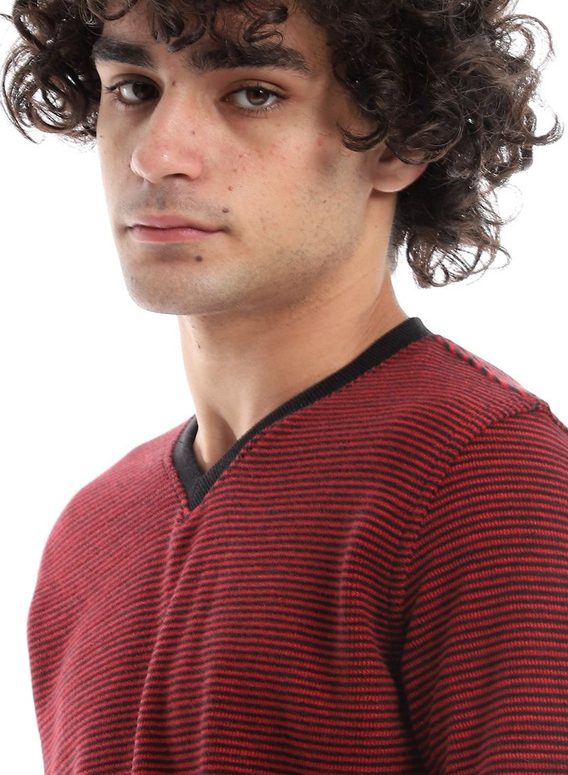 سيزار سويت شيرت رجالي مقلم برقبة علي شكل سبعة - Image 4