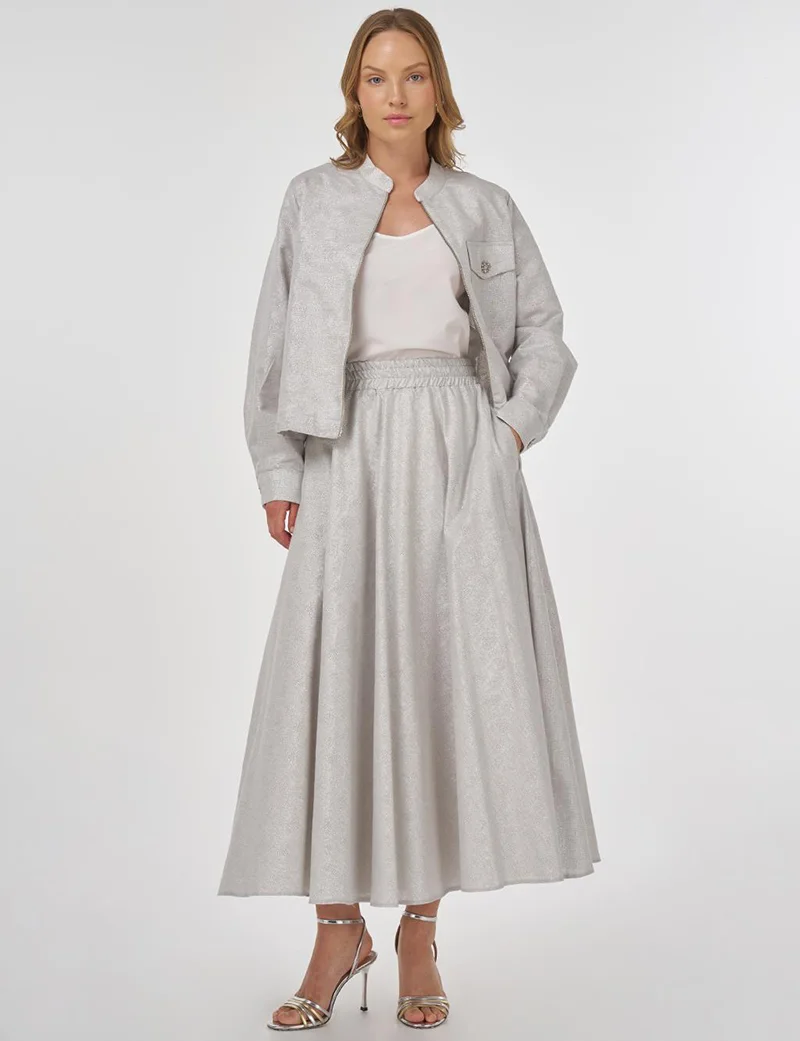 Kayra طقم تنورة جاكار مزين بأحجار لامعة باللون الرمادي الفاتح