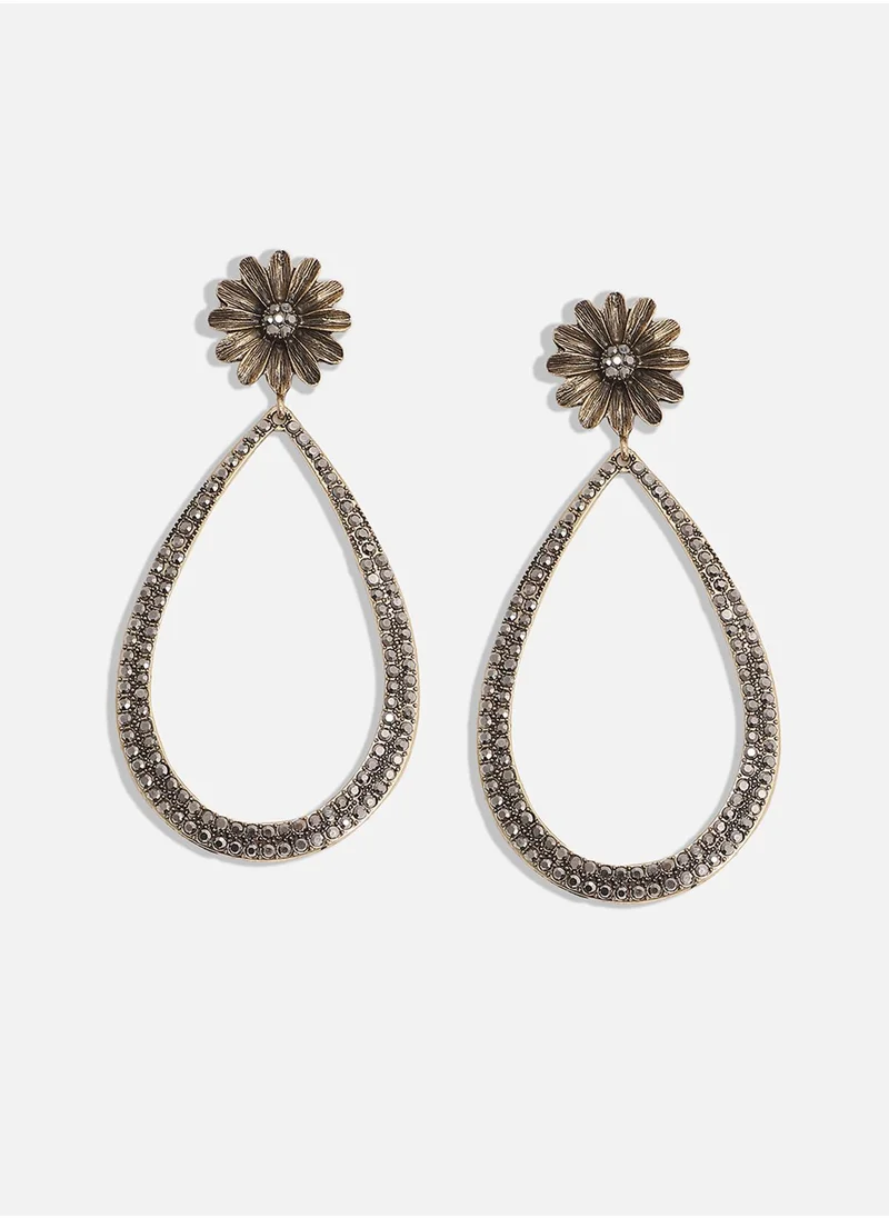 SOHI Maxi Daisy Intricate Teardrop Drop Earrings