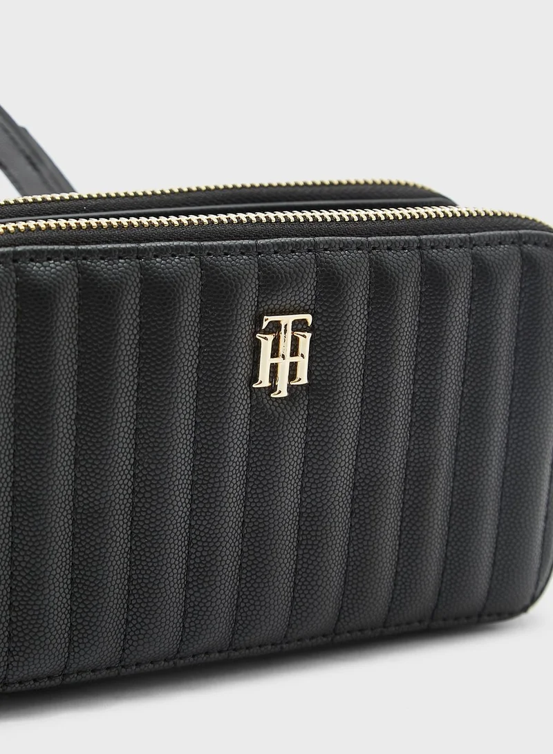 TOMMY HILFIGER Timeless Quilted Cross body