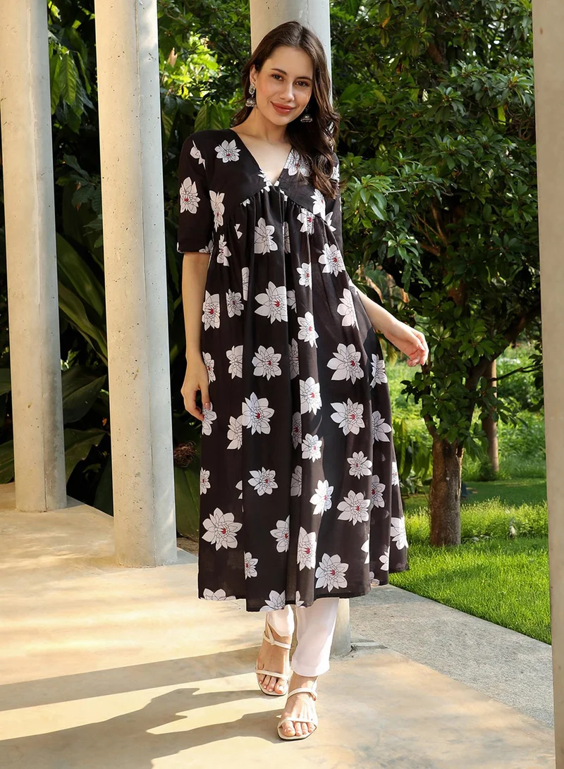  قصة Women's Midnight Black Water Lilies Kurta With Trousers And Dupatta
