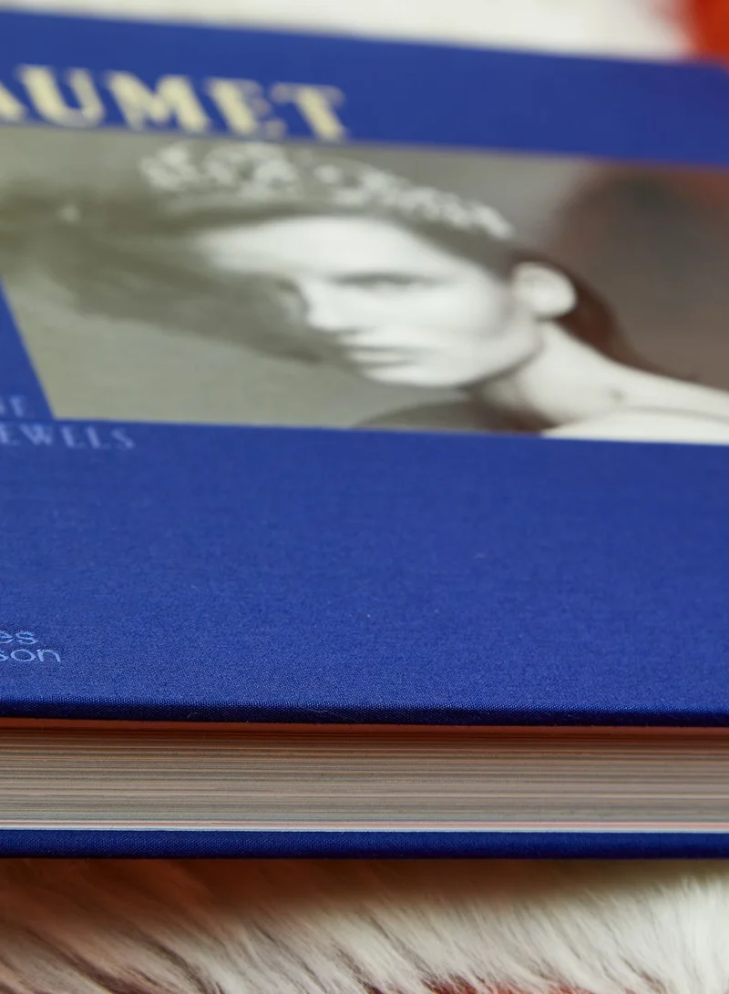 ثيمز كتاب شوميه التيجان :جواهر إلهية