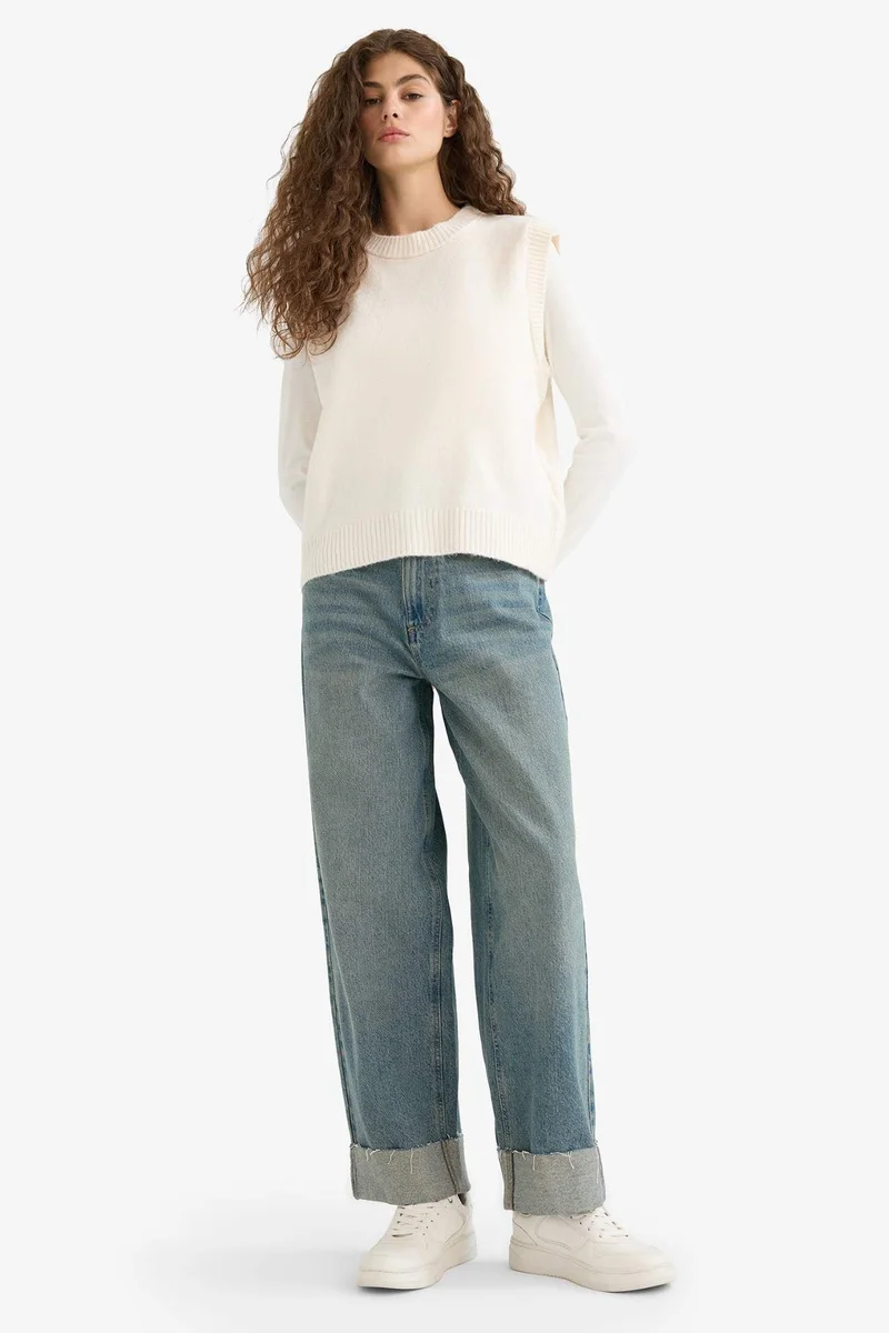 DeFacto Regular Fit Basic Crew Neck Knit Vest