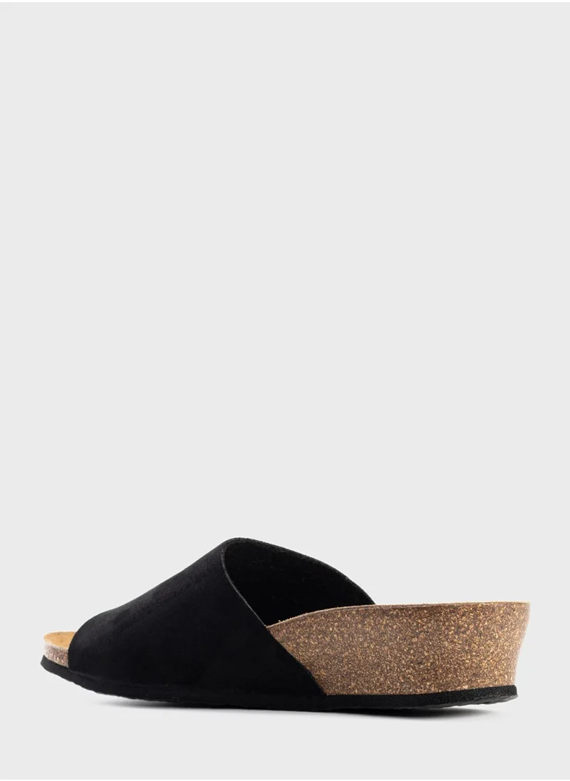 بيتون Ventura X Strap Wedge Sandals