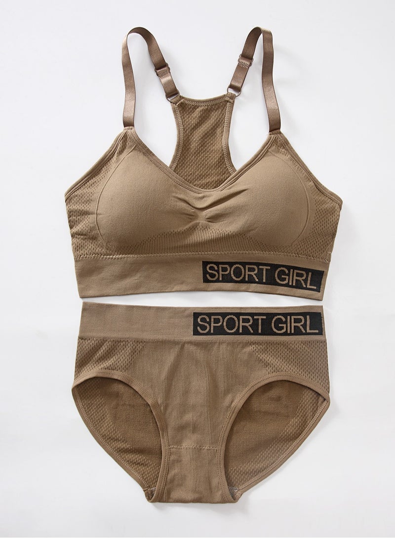 طقم بيكيني بني يتضمن سروال داخلي وحمالة صدر
