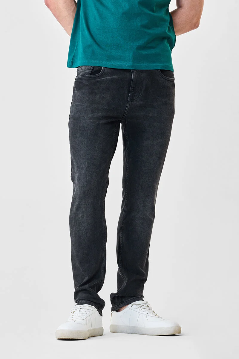 سنيتش جينز بقصة ضيقة مدببة