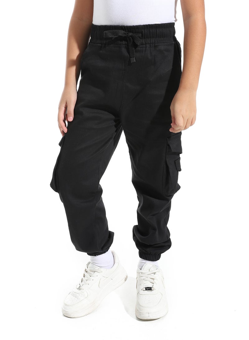 سيزار بنطلون اولادي جبردين مزود  بجيوب وزراير جانبية - Image 2