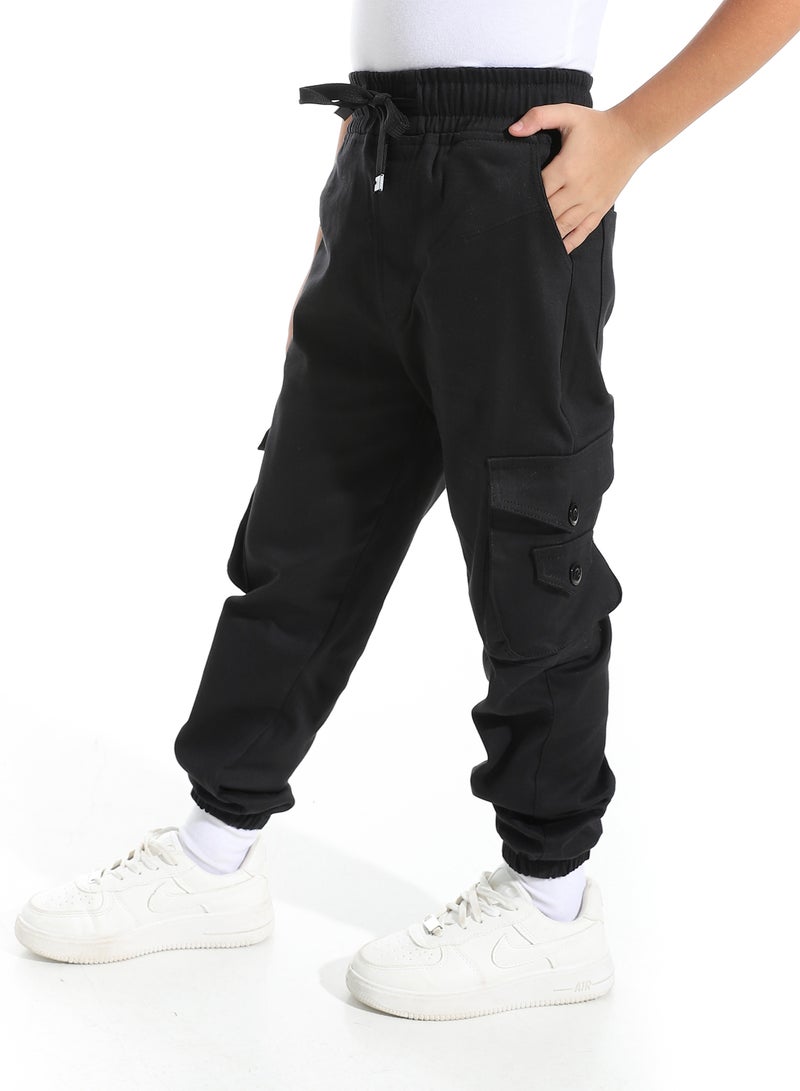 سيزار بنطلون اولادي جبردين مزود  بجيوب وزراير جانبية - Image 3