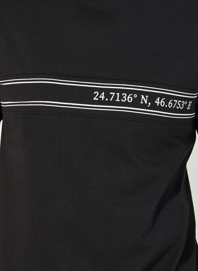 Styli Minimal Print Panelled Regular Fit T-Shirt