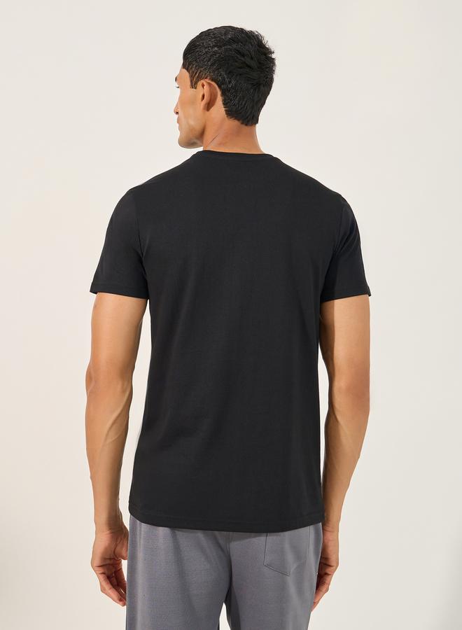 Styli Minimal Print Panelled Regular Fit T-Shirt - Image 4