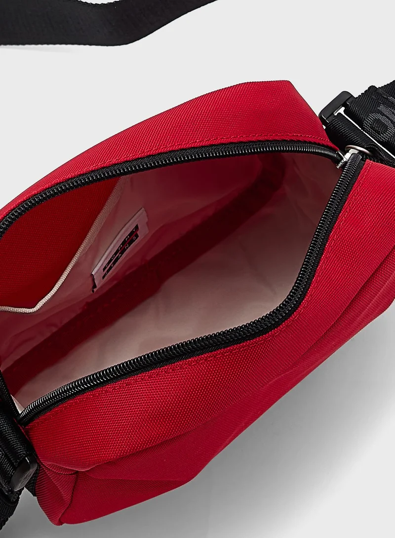 TOMMY JEANS Essential Daily Crossbody Bag