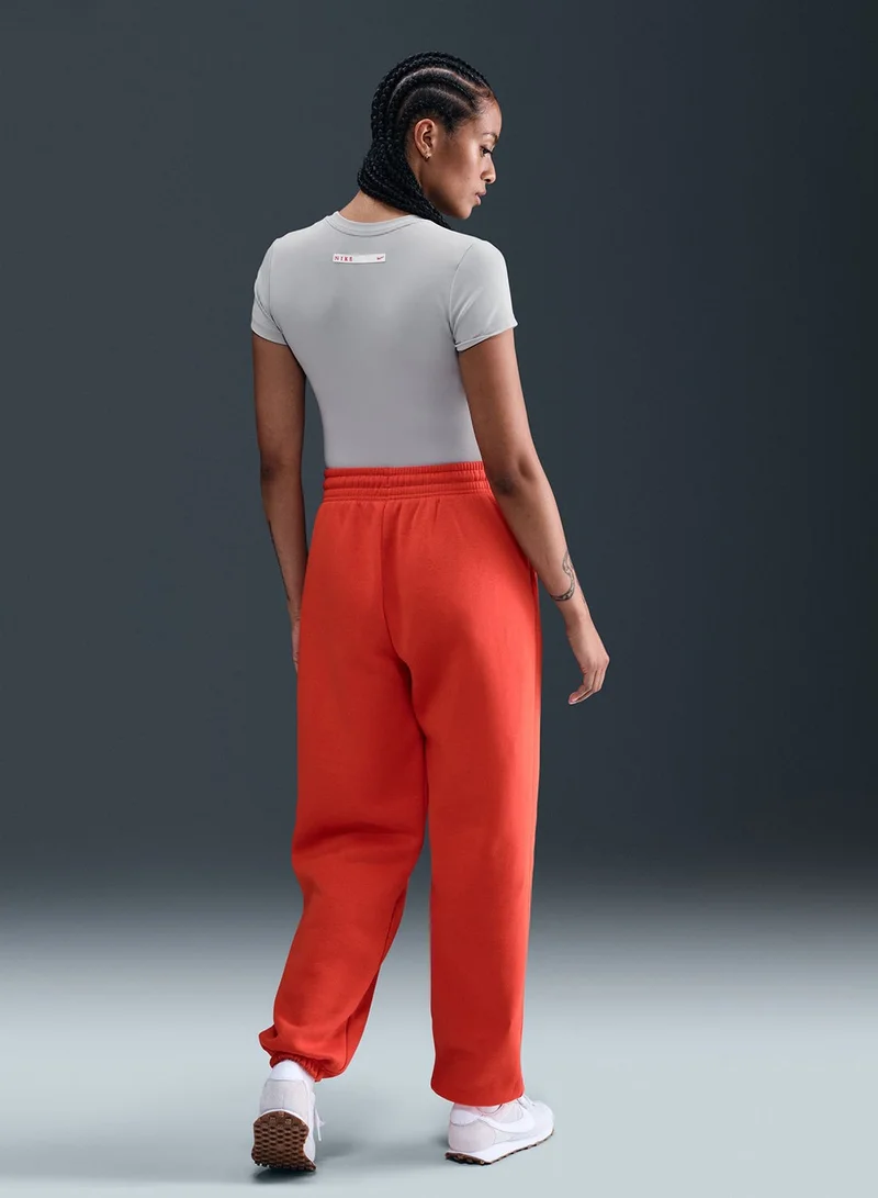 نايكي تيشيرت نسائي قصير متوسط