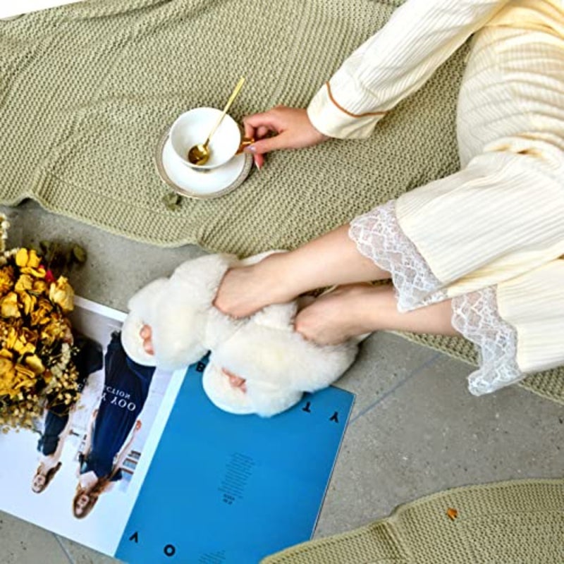 شباشب نسائية ذات شريط متقاطع غامض من Parlovable، أحذية منزلية من إسفنج الذاكرة مع نعل مطاطي مضاد للانزلاق، شباشب داخلية من الصوف القطيفة مفتوحة عند الأصابع للسيدات، هدايا مريحة للنساء - Image 2