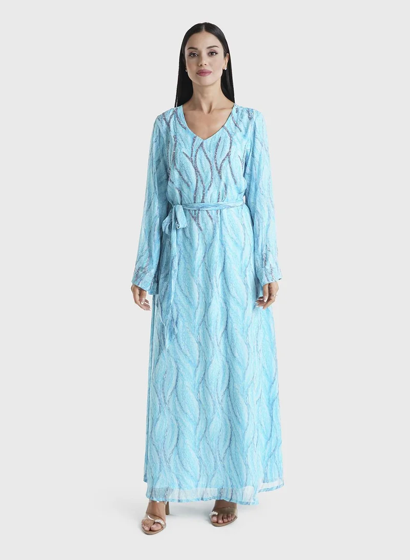 كشخة فستان ماكسي شيفون مطبوع بتطريز يدوي باللون الفيروزي