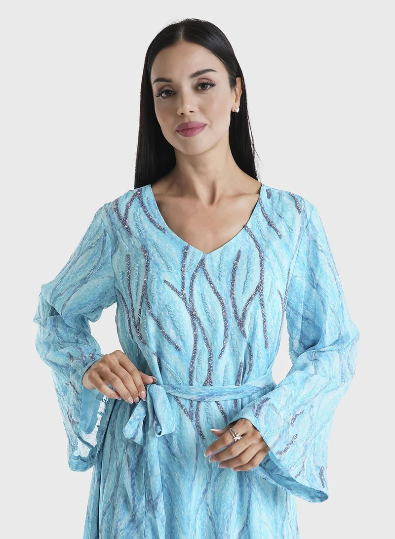 كشخة فستان ماكسي شيفون مطبوع بتطريز يدوي باللون الفيروزي