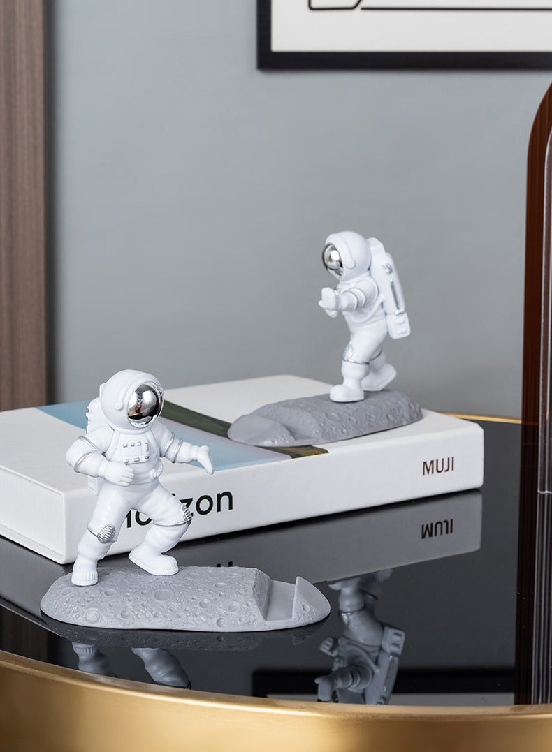 Unique and cute phone stand with astronaut, desktop smartphone stand - Image 3