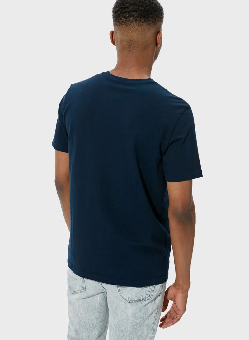 امريكان ايجل Essential V-Neck T-Shirt