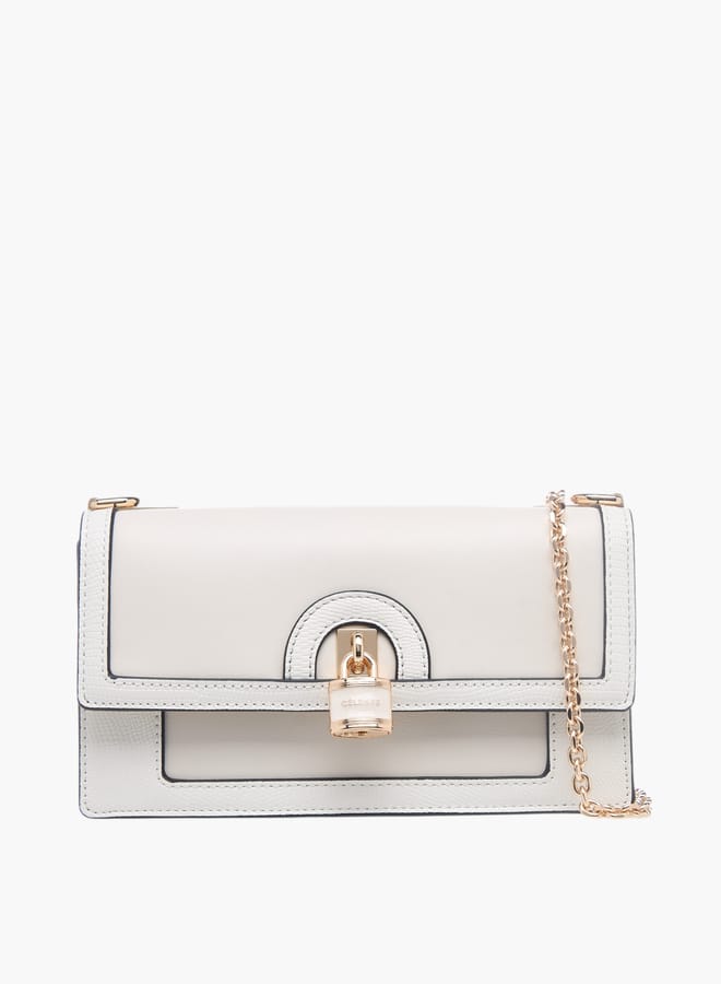 سيليست حقيبة كروس بودي نسائية بتفاصيل قفل وإغلاق بأزرار وحزام سلسلة - Image 1