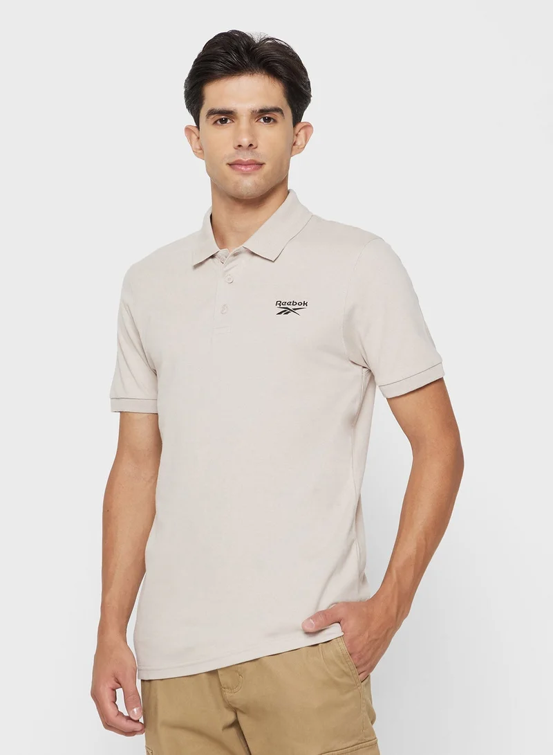 ريبوك قميص بولو مطرز بلهيب