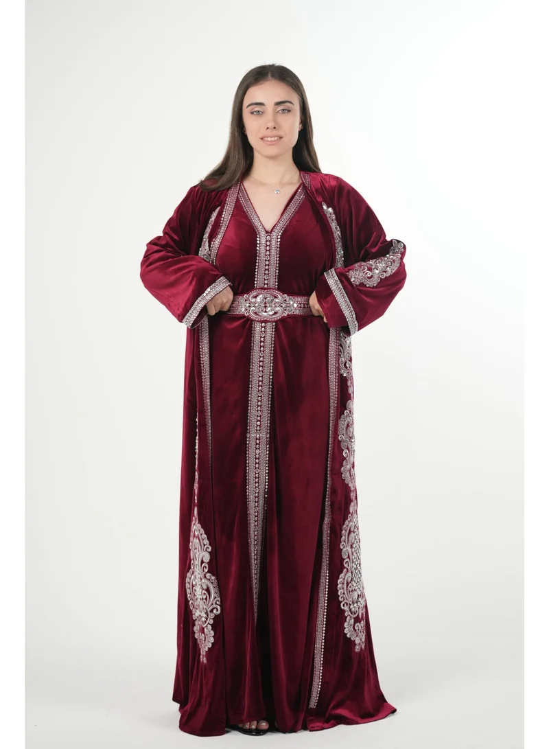 البنت الشرقية قفطان مغربي مخمل مطرز مع حزام على الخصر