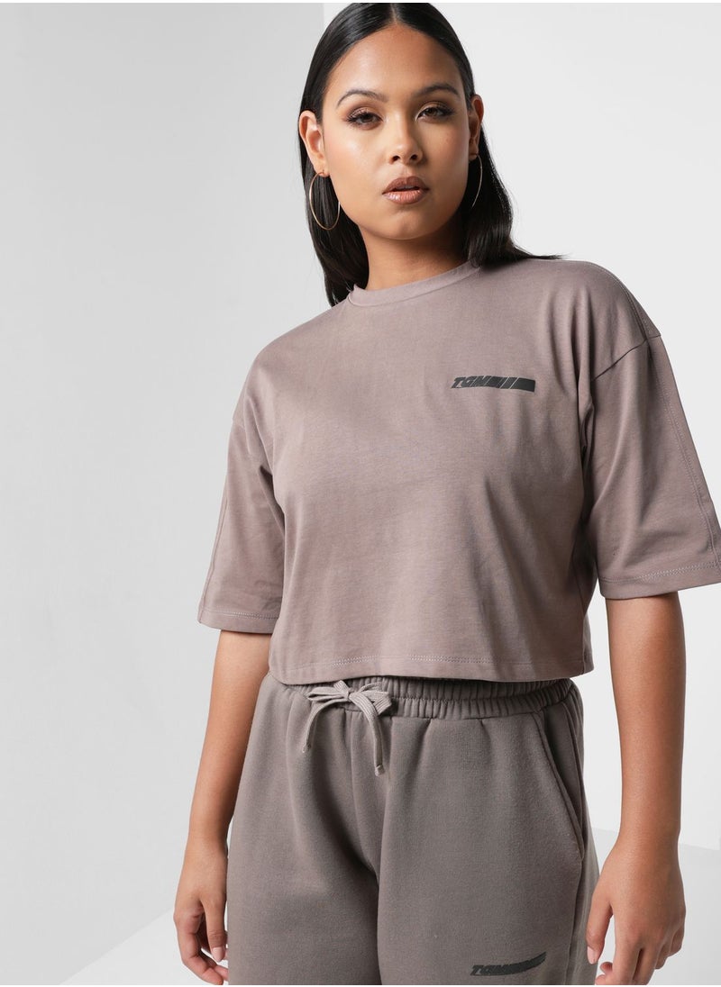 The Giving Movement - Boxy Racer Printed Cropped T-Shirt - Image 1