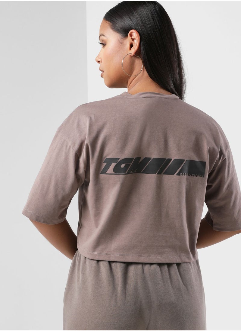 The Giving Movement - Boxy Racer Printed Cropped T-Shirt - Image 1