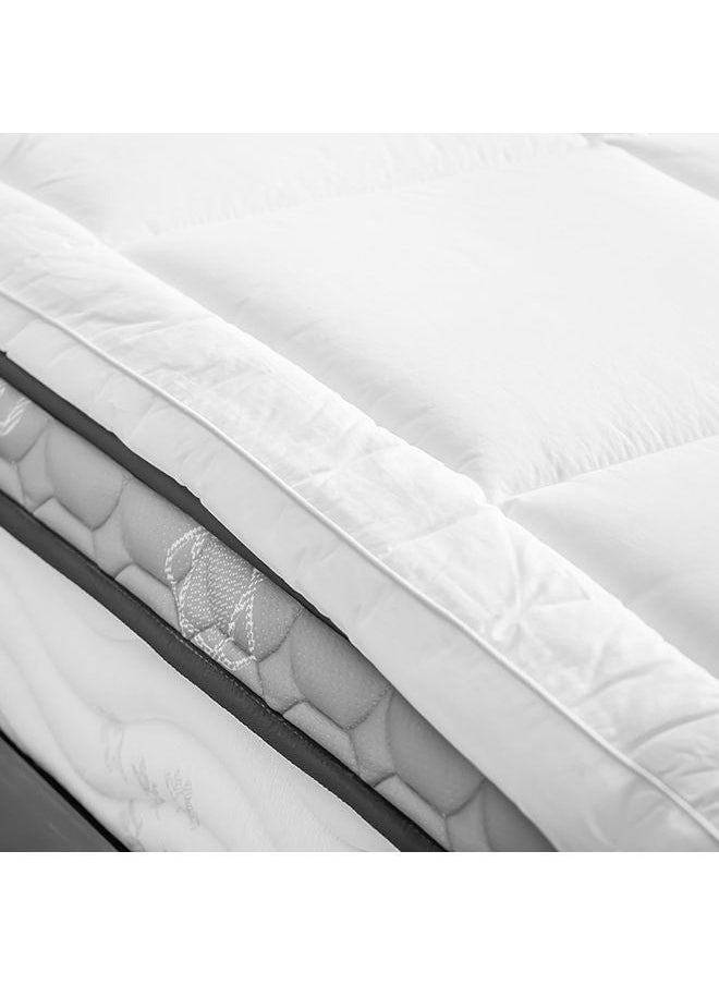 In-House - Savings Package | Comfort Mattress Topper 8 cm and 2 Hotel Pillows Size 75x50 cm - White - Image 1