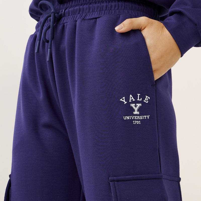 اس بي كاركترز بنطلون رياضي كارغو بطبعة جامعة ييل مع رباط إغلاق - Image 4