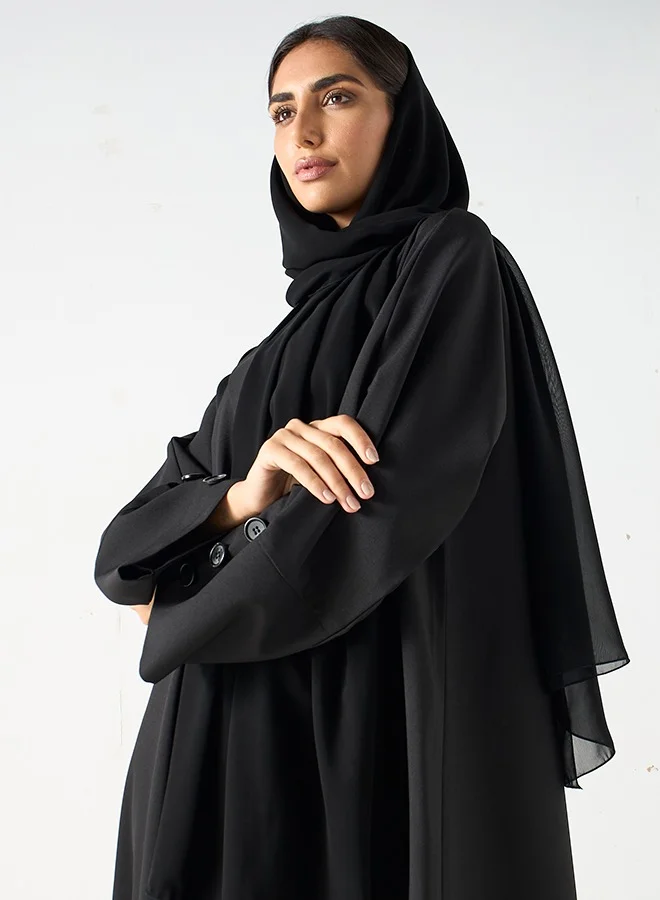 جميلة عباية رافين بلاك جاكي مع تفاصيل الزر