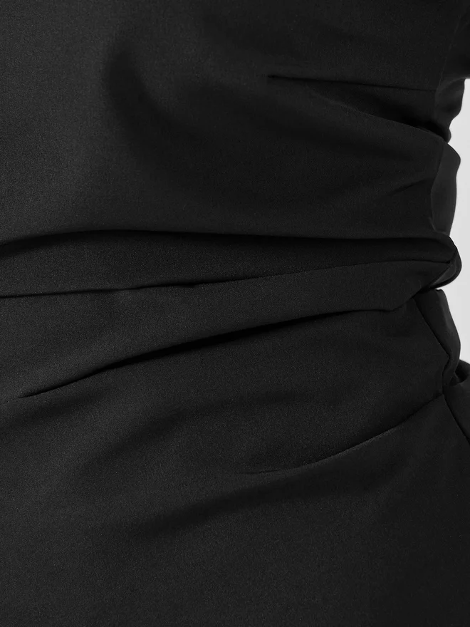 Styli Styli Bandeau Neck Asymmetric Hem Top