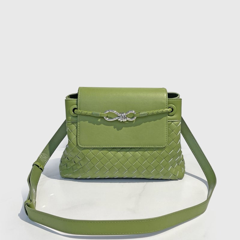 New Andiamo Woven Bag Trendy Unisex Large Bag With Figure-Eight Bow Silver Buckle Flap Single Shoulder Crossbody Bag - Image 4