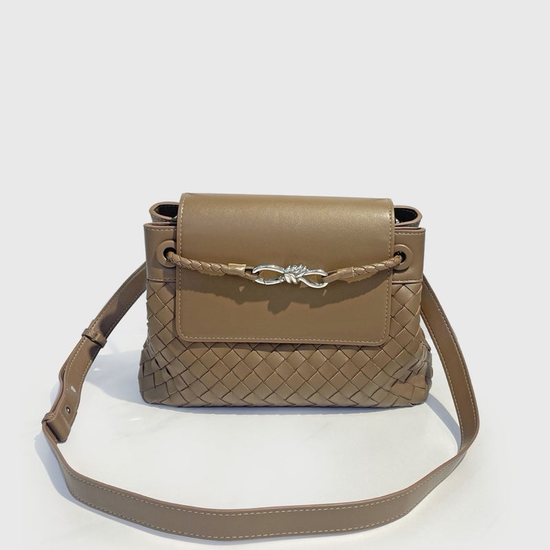 New Andiamo Woven Bag Trendy Unisex Large Bag With Figure-Eight Bow Silver Buckle Flap Single Shoulder Crossbody Bag - Image 3