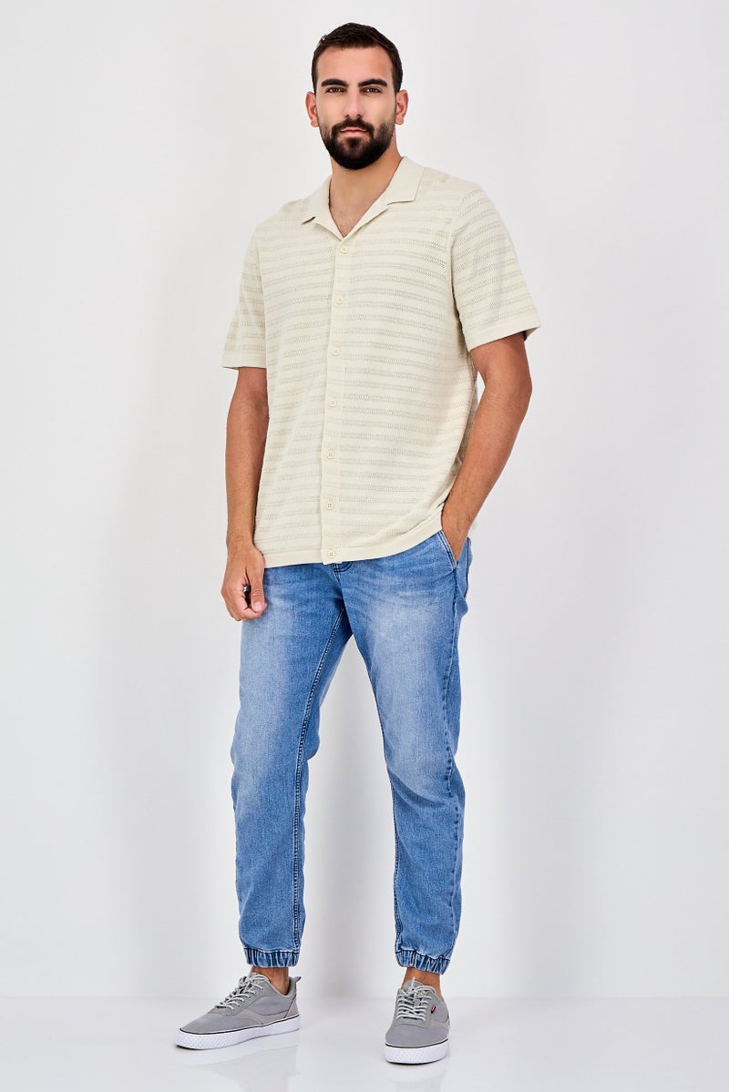 Celio قميص رجالي بقصة عادية بأكمام قصيرة مع ثقوب، بيج - Image 4