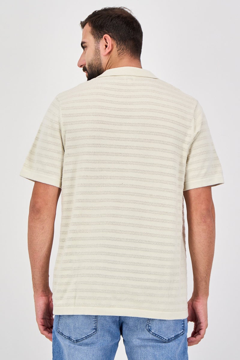 Celio قميص رجالي بقصة عادية بأكمام قصيرة مع ثقوب، بيج - Image 3